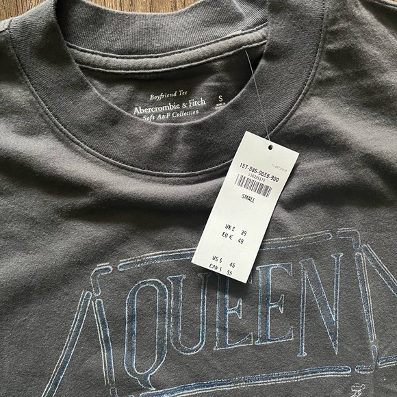 Abercrombie & Fitch Boyfriend Graphic Queen Shirt - Picture 3 of 3